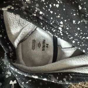 Underarmour Hoodie - Large